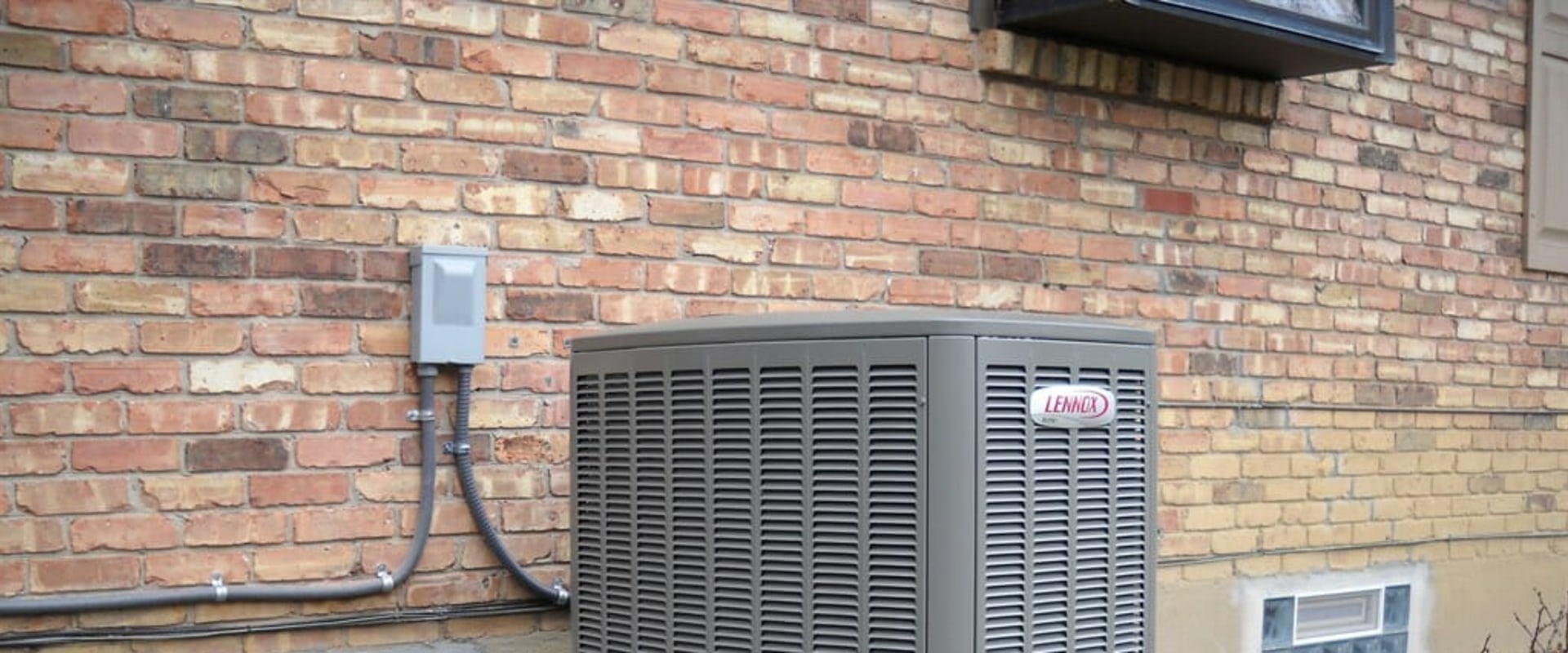 What is the difference between split ac and hvac?
